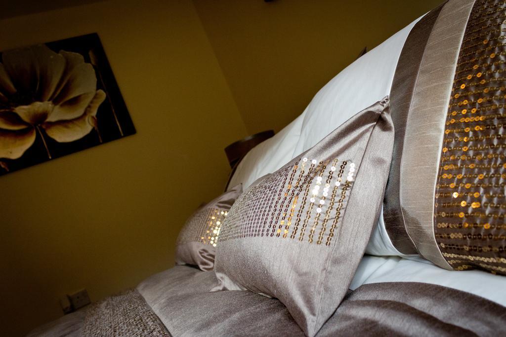 The Lindley Suite - Simple2Let Serviced Apartments Huddersfield Room photo