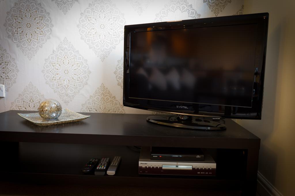 The Lindley Suite - Simple2Let Serviced Apartments Huddersfield Room photo
