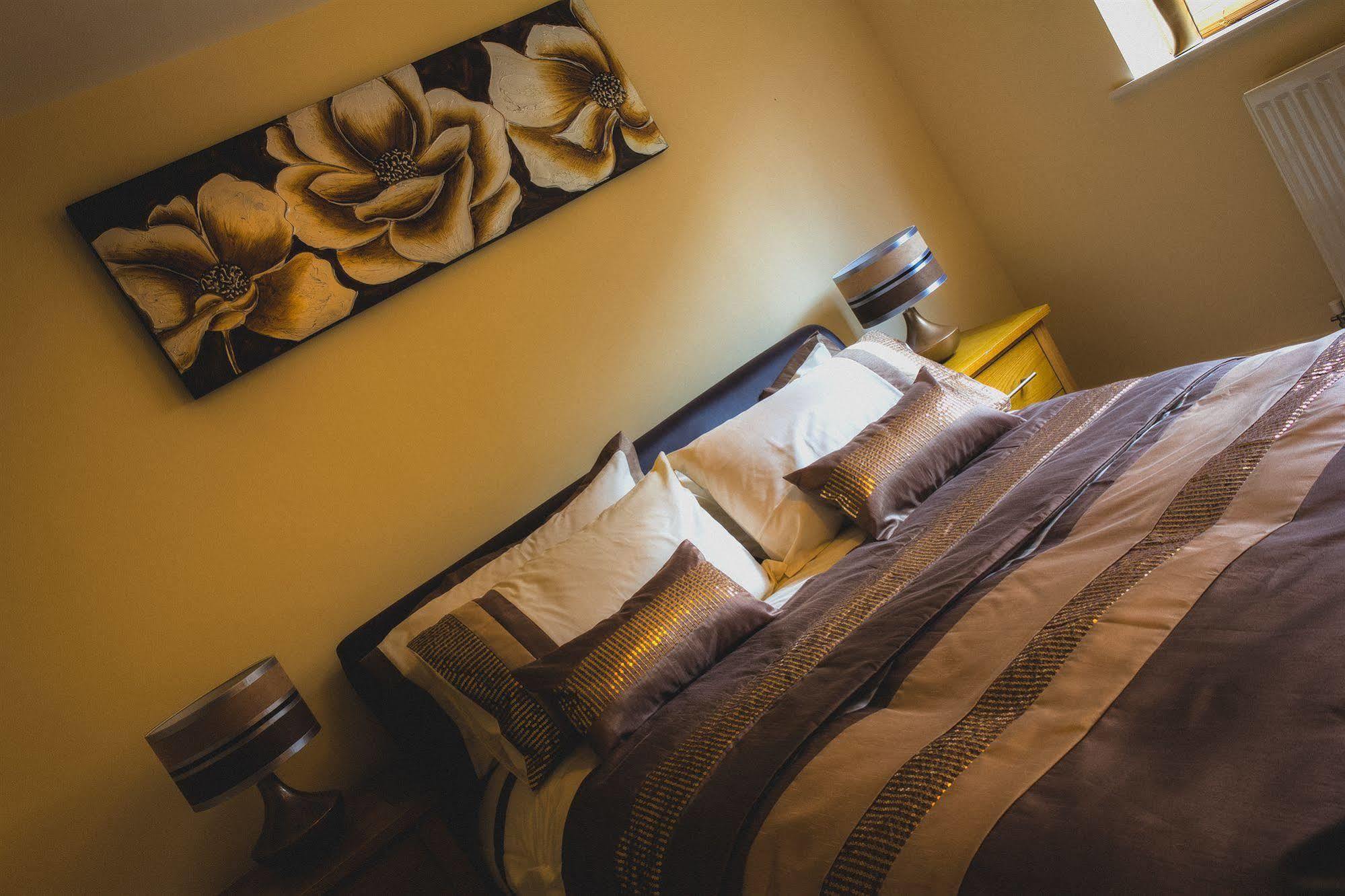 The Lindley Suite - Simple2Let Serviced Apartments Huddersfield Exterior photo