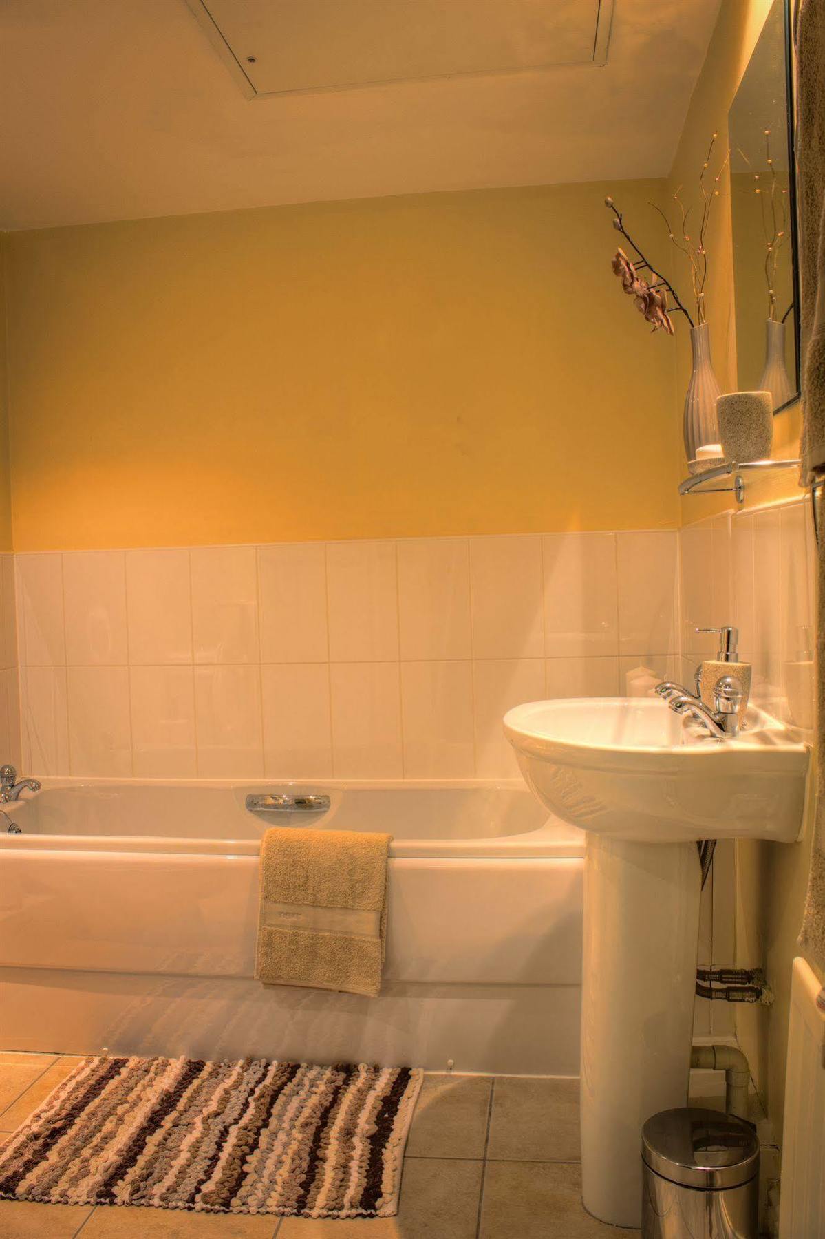 The Lindley Suite - Simple2Let Serviced Apartments Huddersfield Exterior photo