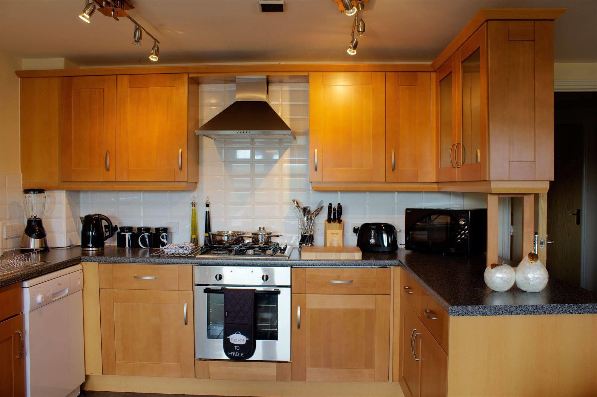 The Lindley Suite - Simple2Let Serviced Apartments Huddersfield Exterior photo