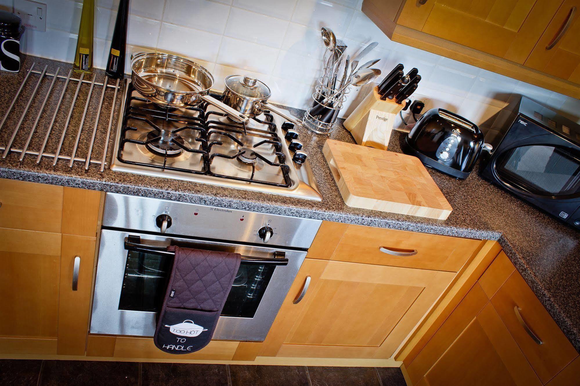 The Lindley Suite - Simple2Let Serviced Apartments Huddersfield Exterior photo
