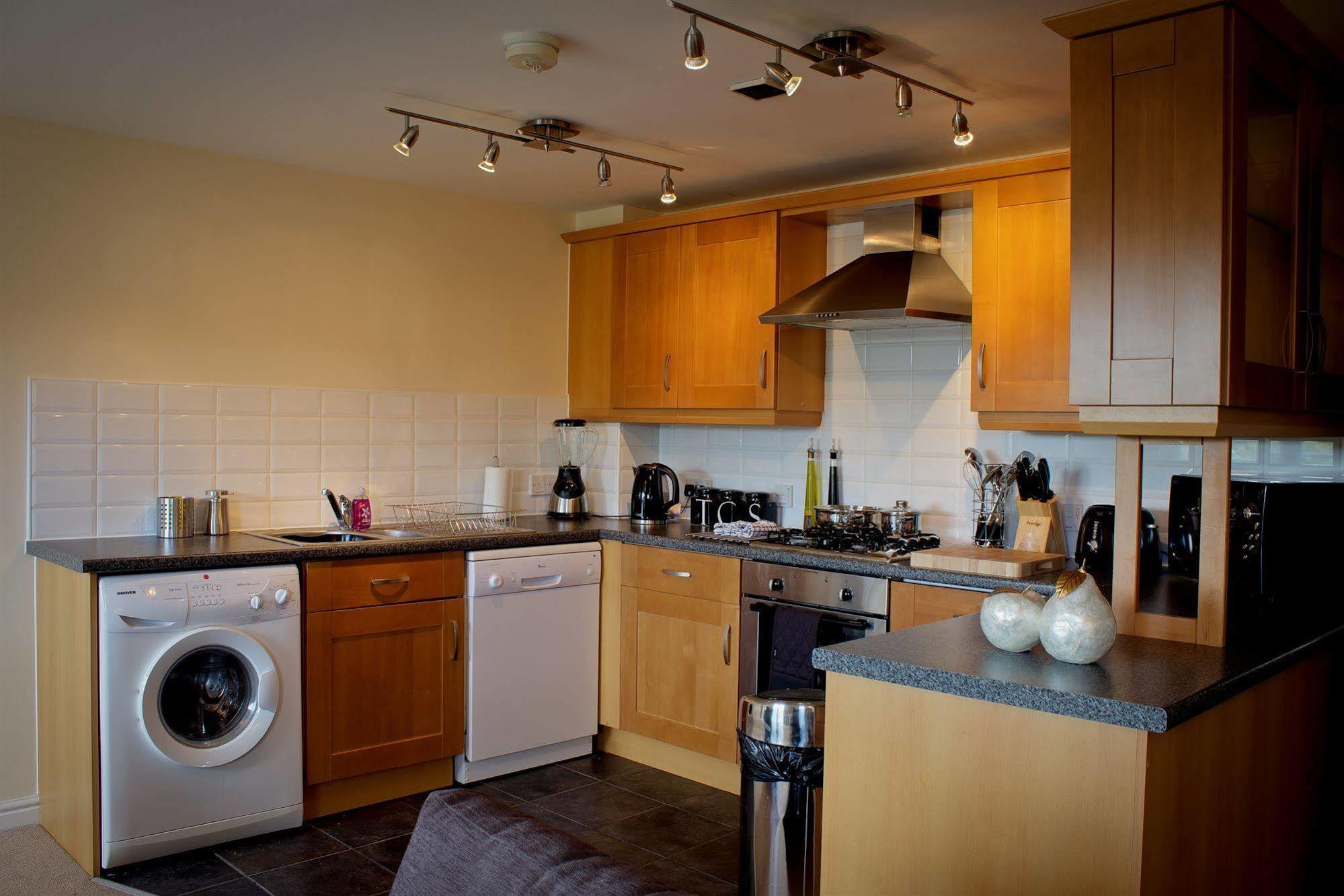 The Lindley Suite - Simple2Let Serviced Apartments Huddersfield Exterior photo